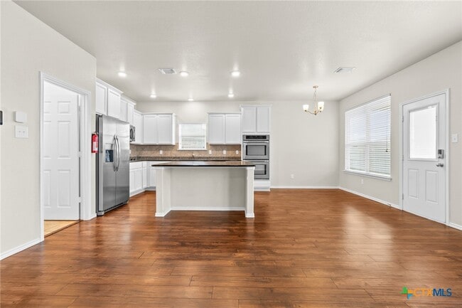 Building Photo - 3302 Lorne Dr