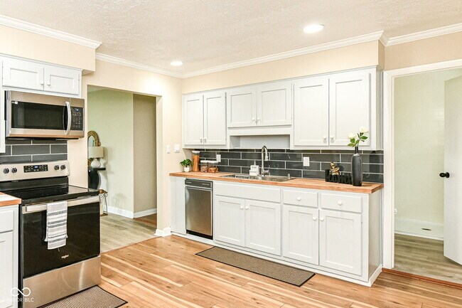 Building Photo - 651 Fabyan Rd