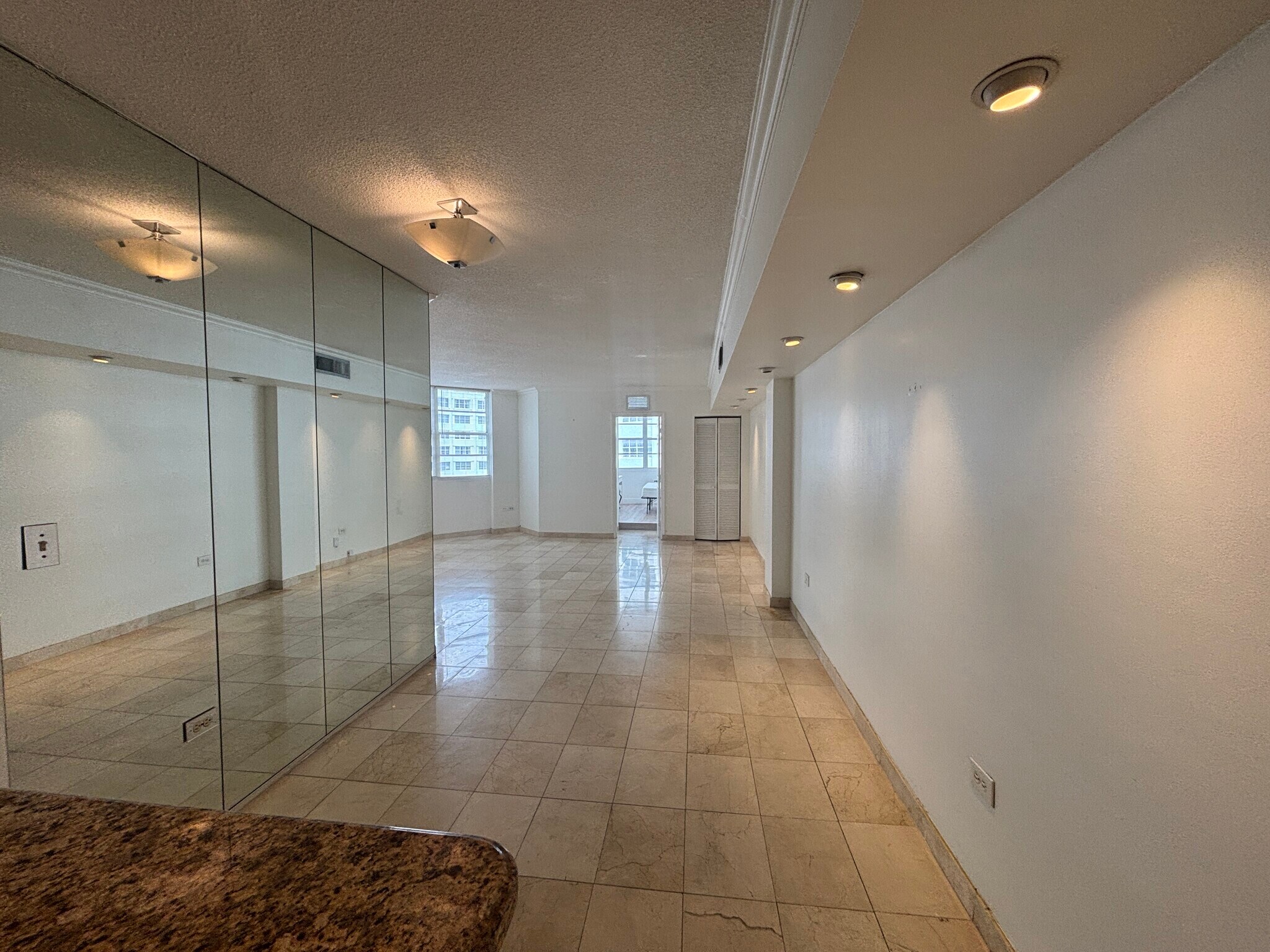 Building Photo - 999 Brickell Bay Dr