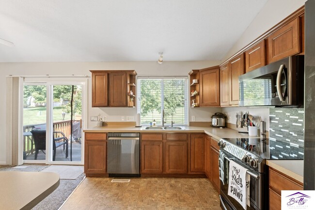 Building Photo - Beautiful Multilevel home in Cattail Creek...