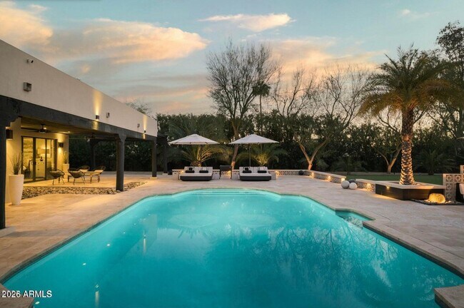 Building Photo - 8011 E Larkspur Dr