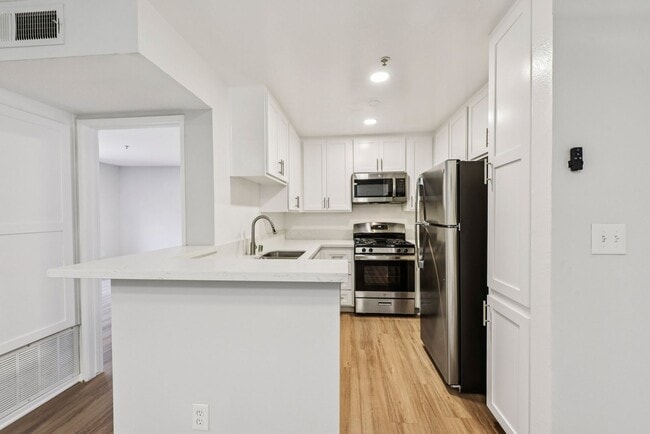 Interior Photo - 310 South Virgil Ave