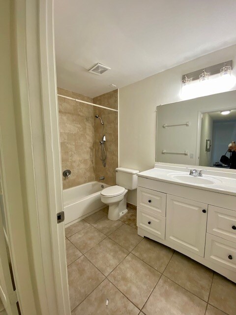 Guest Bathroom - 11640 NW 39th St