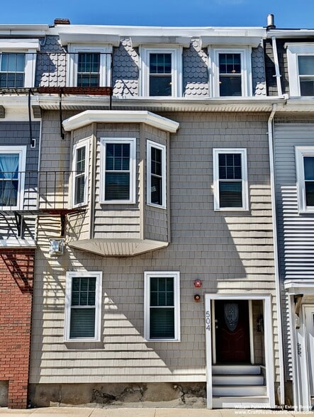 Building Photo - 504 E 8th St