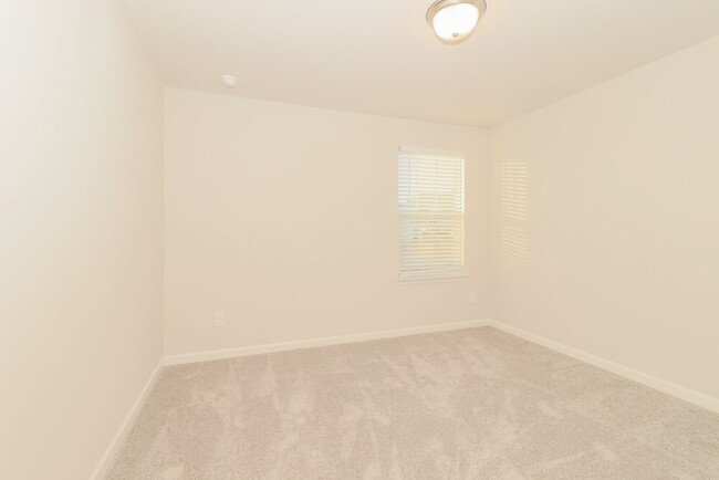 Building Photo - 5872 Hackberry Ln