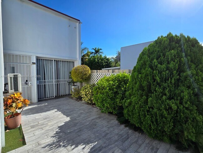 Building Photo - 12352 SW 18th Terrace