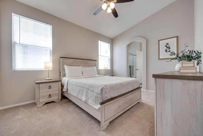Building Photo - Charming Single-Story Home Near Silverado ...