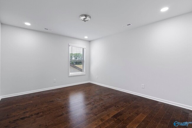 Building Photo - 279 Shubert Dr