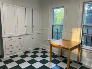 Building Photo - 822 E Auer Ave