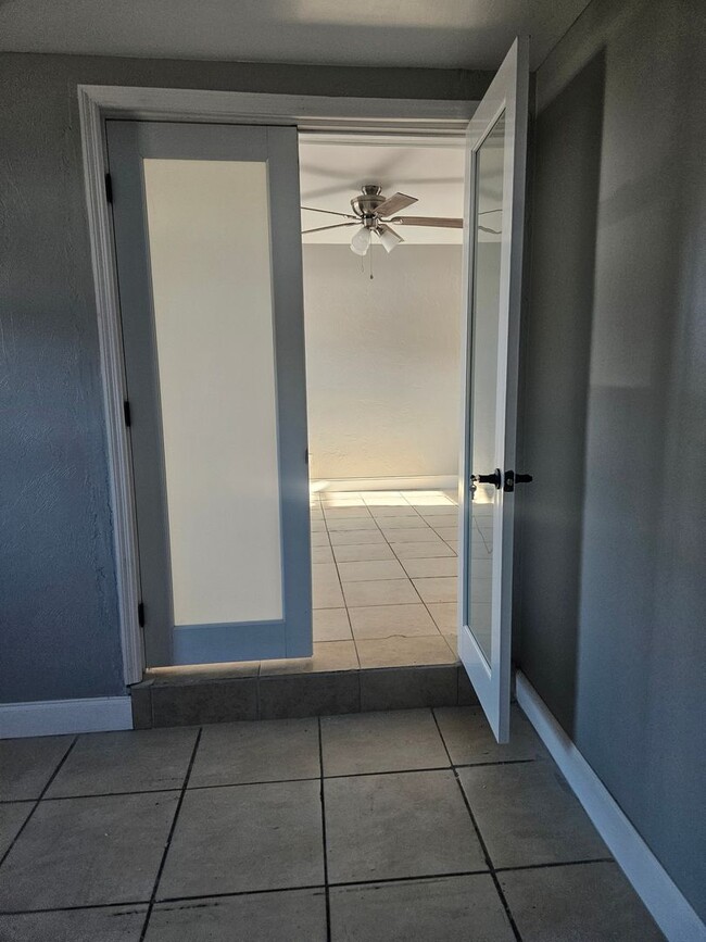 Building Photo - 3 bedroom 2 bath home