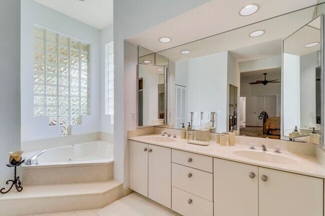 Building Photo - 18951 Painted Leaf Ct