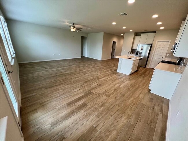 Building Photo - 11908 Saddle Rock Dr
