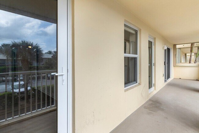 Building Photo - 951 De Soto Rd