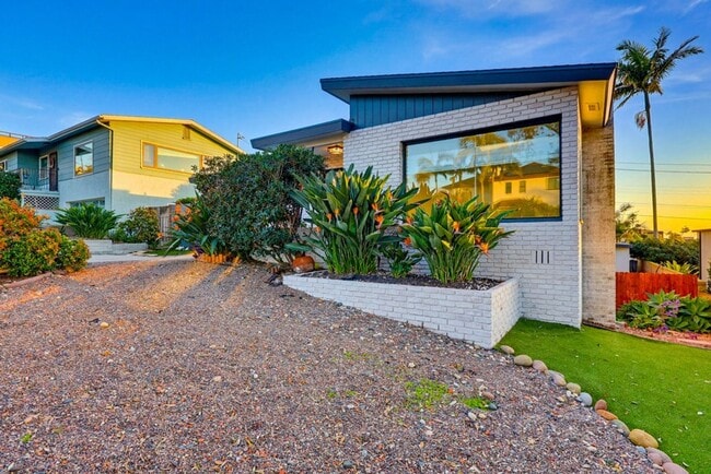 Building Photo - 3 Bedroom Home with Ocean Views in Point Loma