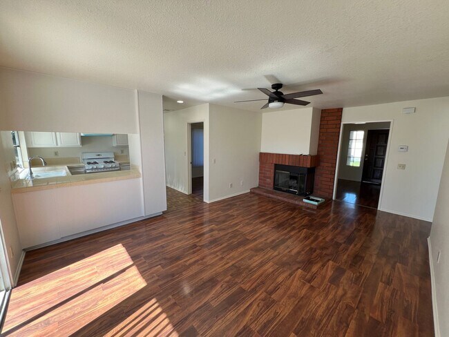 Building Photo - Mission Oaks Single Story!