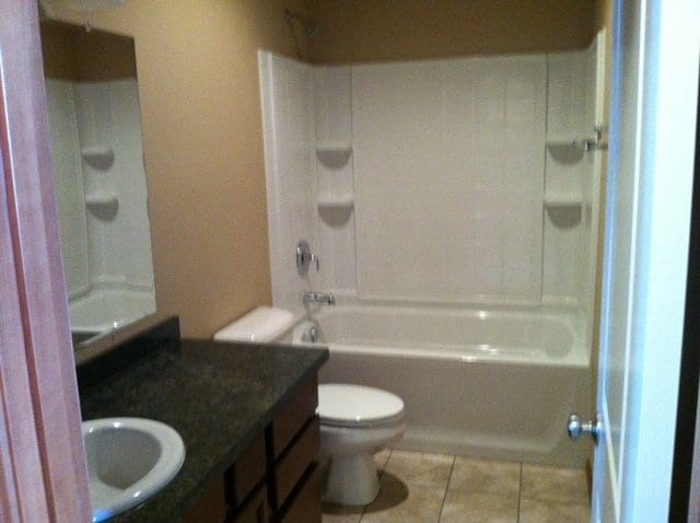 Building Photo - 4350 Glenwood #C