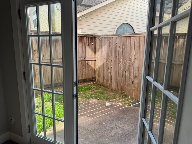 Building Photo - 9716 Linkmeadow Ln