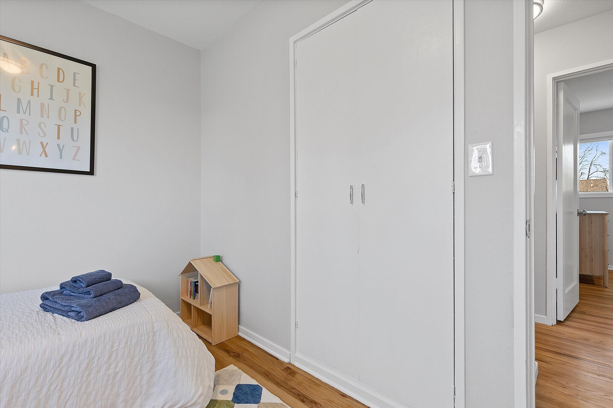 Building Photo - 4775 SW Beech Dr