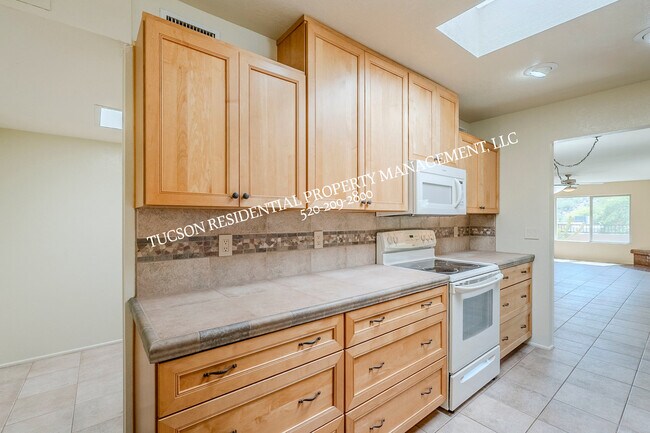 Building Photo - 5084 N Camino Del Lazo