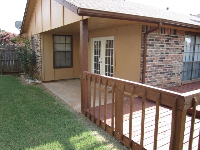 Building Photo - 2701 Pennington Ave