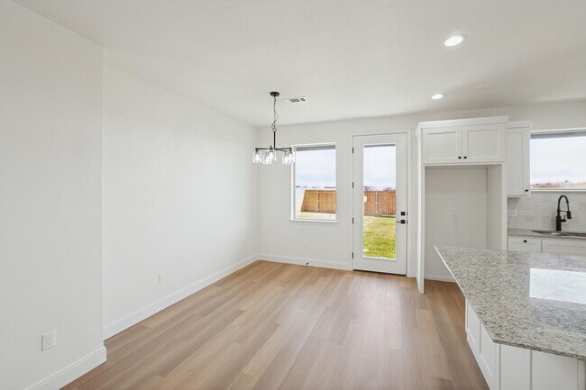 Building Photo - 10374 Tierra Santa Dr