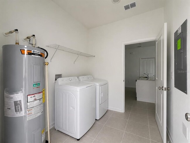 Building Photo - 2156 Rider Rain Ln