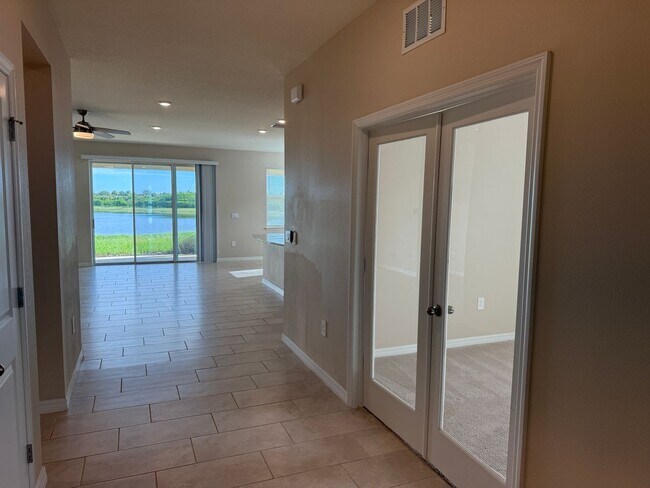 Building Photo - 3 Bedroom 2.5 Bath Single Family Home Prom...
