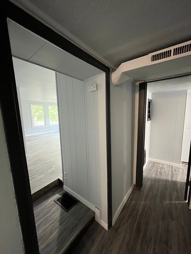Building Photo - 410 Lakeview-