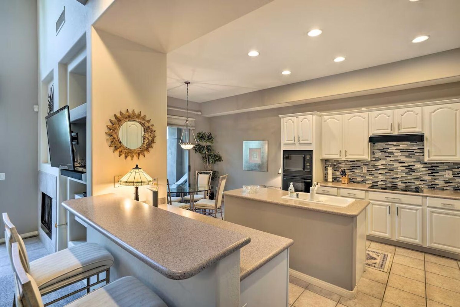 Building Photo - 15240 N Clubgate Dr