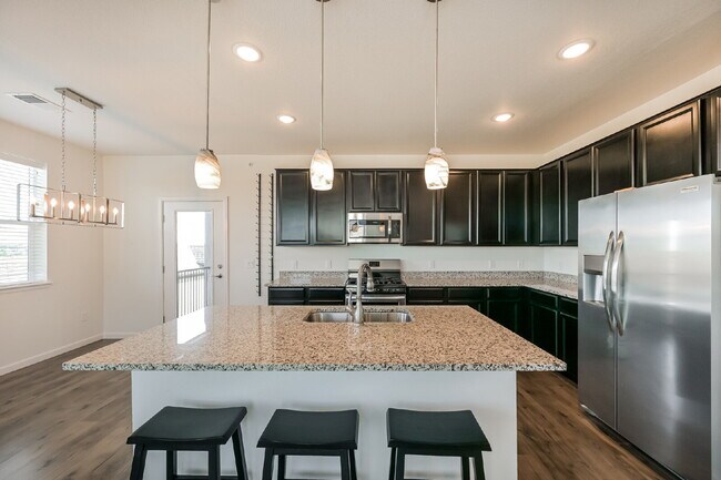 Building Photo - Luxury Top-Floor Condo in Highlands Ranch ...