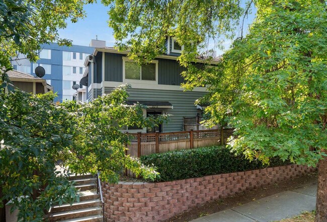 Building Photo - 2025 South Main St