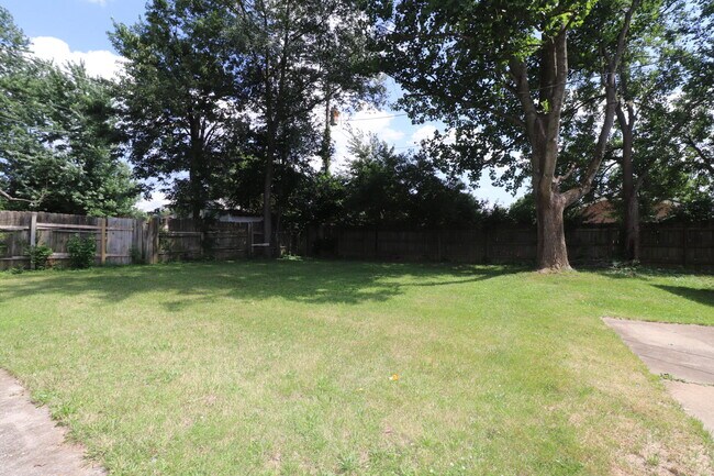 Building Photo - 115 Lynnwood Dr