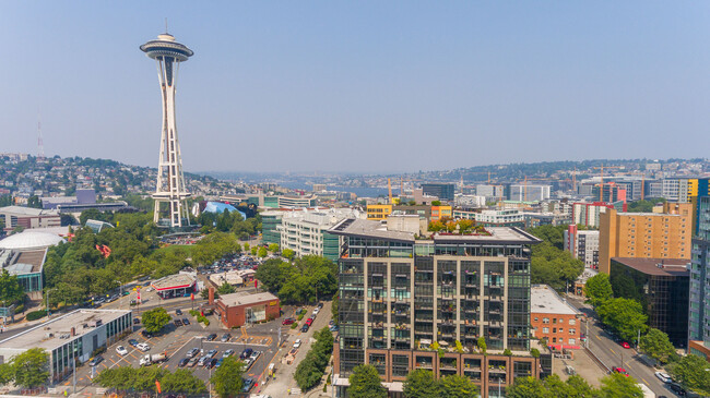 Building Photo - STRIKING Air Conditioned Loft Over Elliot Bay