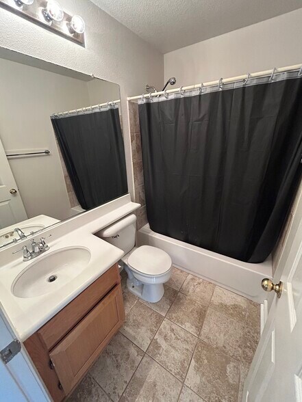 Building Photo - 45 Tulare Dr