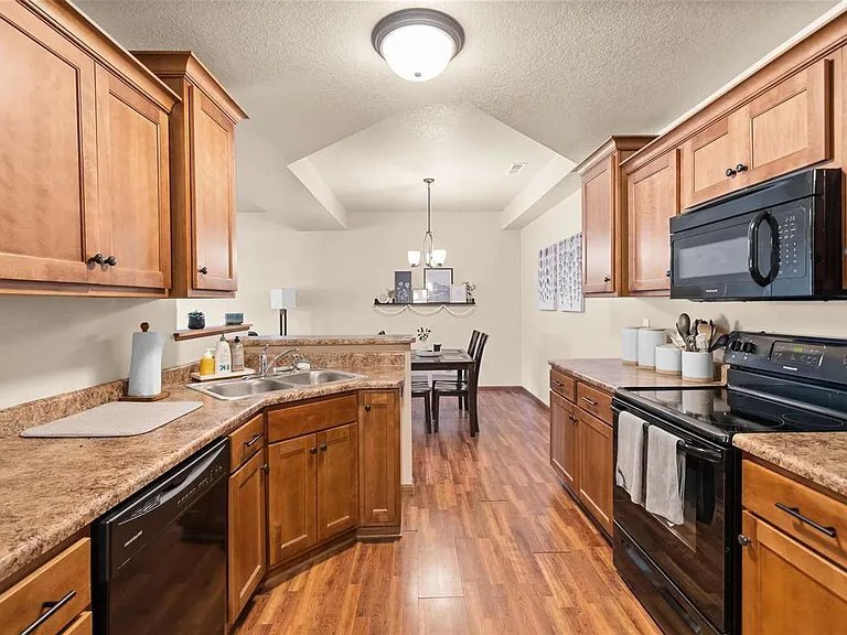Building Photo - 1635 Burr Dr