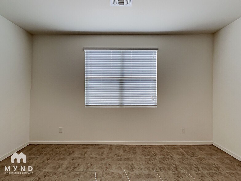 Building Photo - 565 W Tallula Trail