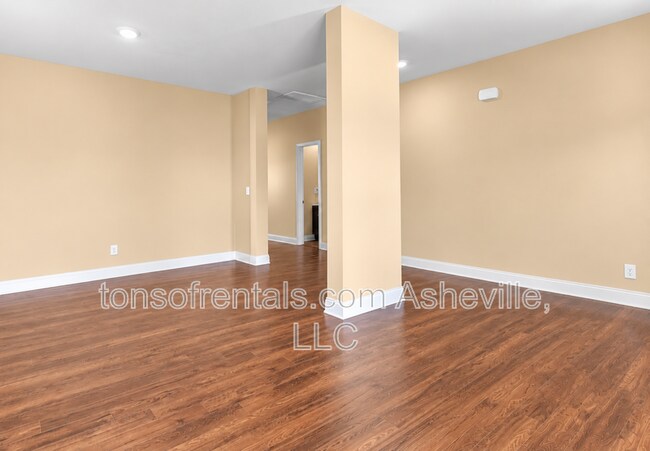 Building Photo - 141 Wheatfield Rd