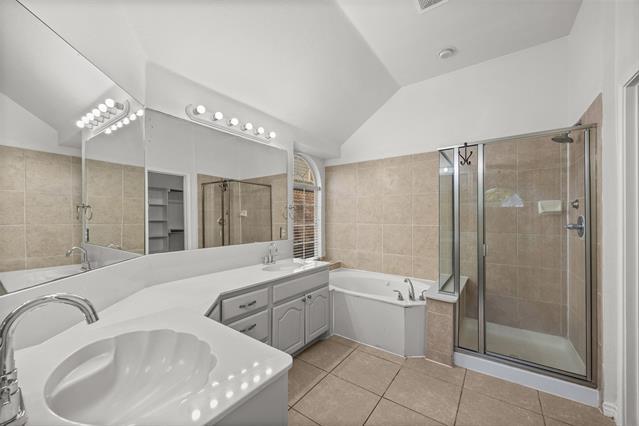 Building Photo - 2217 Trickling Creek Dr