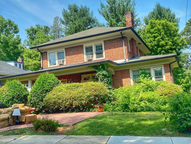 Primary Photo - 90 Forest Hill Dr