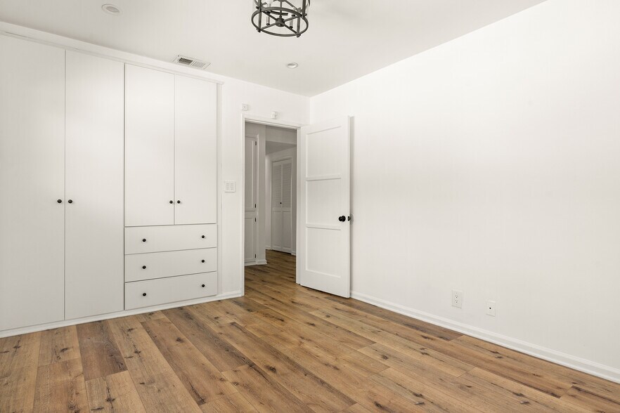 Building Photo - 5840 Allott Ave