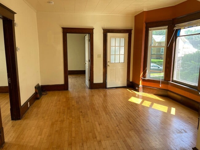 Building Photo - Cherry, 919