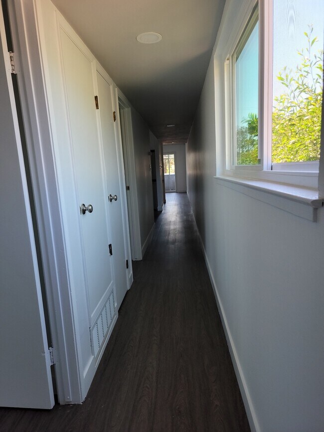 Building Photo - 3216 Delaware St