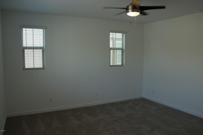 Building Photo - 1106 E Weatherby Way