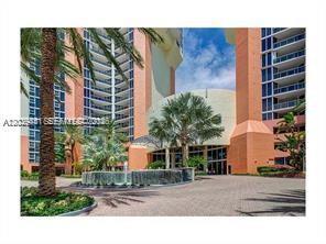Building Photo - 19333 Collins Ave