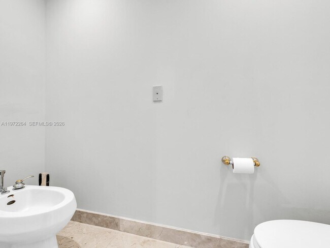 Building Photo - 2051 SE 3rd St