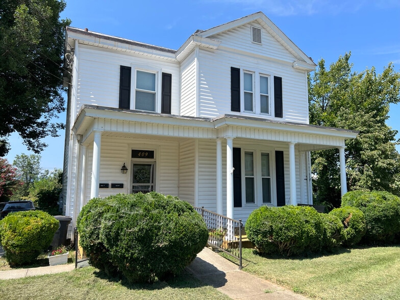 The Cozy Farmhouse - 409 Euclid Ave