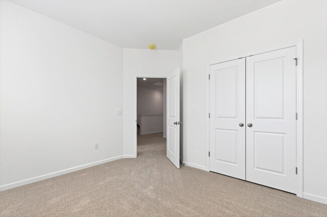 Building Photo - Horton Park Gem: Spacious 4-Bed, 3.5-Bath Townhome
