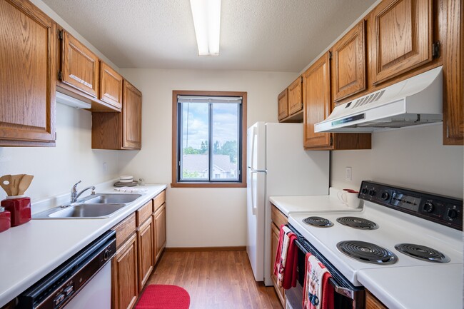 Fargo, ND Briar Pointe Apartments | Kitchen - Briar Pointe