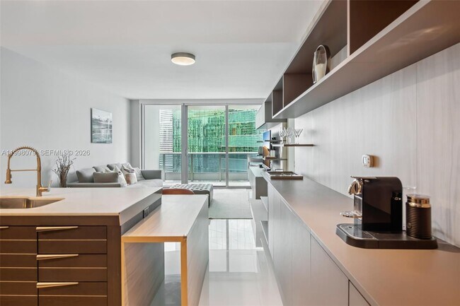 Building Photo - 200 Biscayne Blvd Way