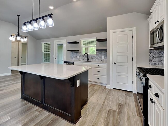 Building Photo - 460 Nest Cir